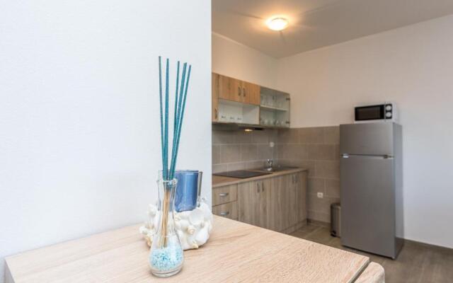 Pasko 2 modern furnished ap for 7