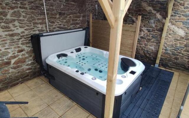 Jacuzzi Studio 2/4 pers avec terrasse aménagée