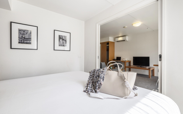 Punthill Little Bourke – Guest Rooms – Melbourne