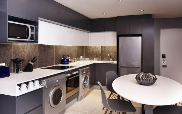 Katherine Street Luxury Apartment