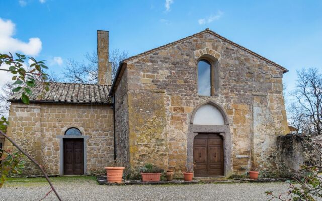 Modern Holiday Home in Sorano With Swimming Pool