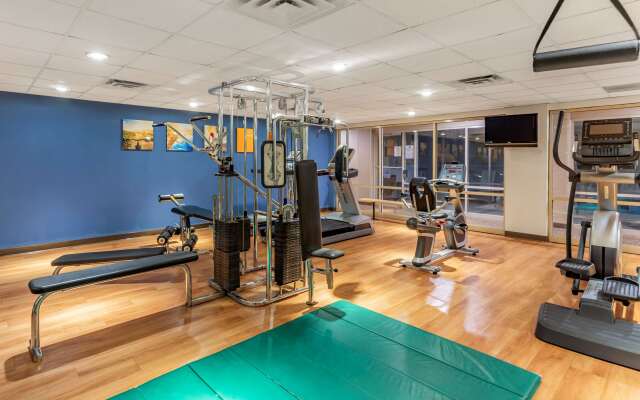 Comfort Suites Oakbrook Terrace near Oakbrook Center