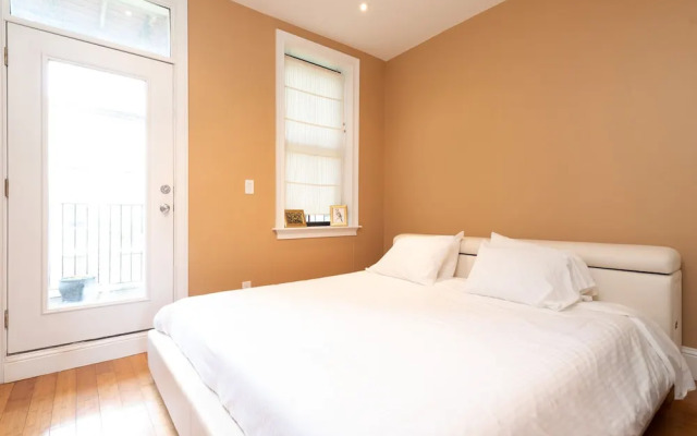 Pelicanstay in Boston Bay Village