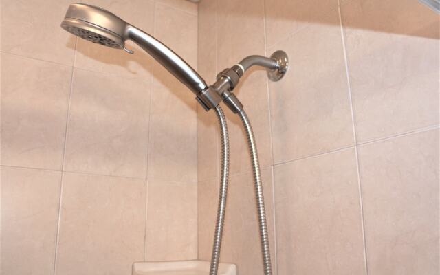 Jamaica Royale - 405 - 2 Br Condo