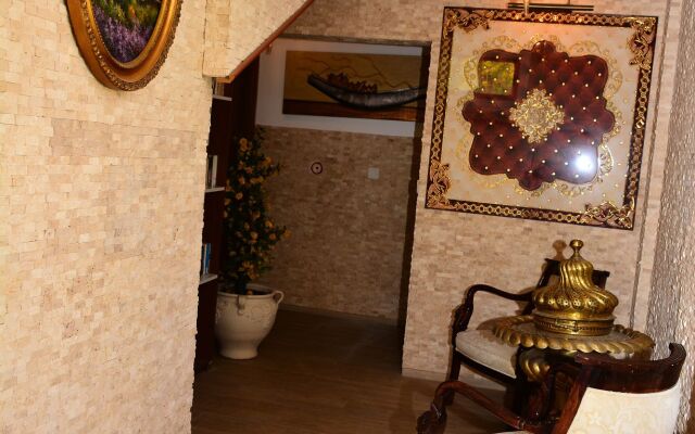 Queen Boutique Hotel