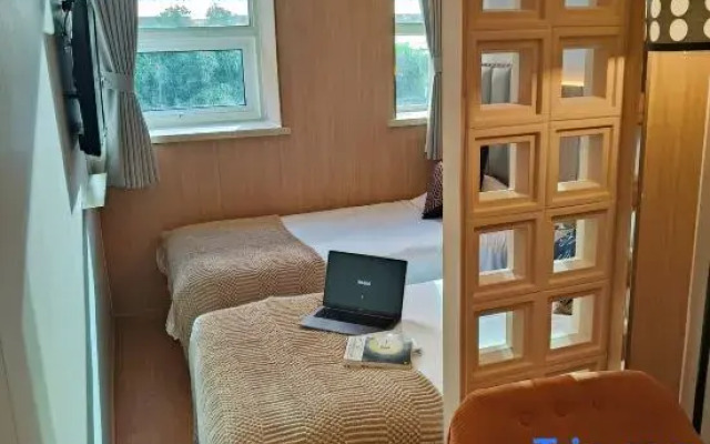 Shanghai Puyi Hotel (Yuyuan Laoximen Subway Station Branch)