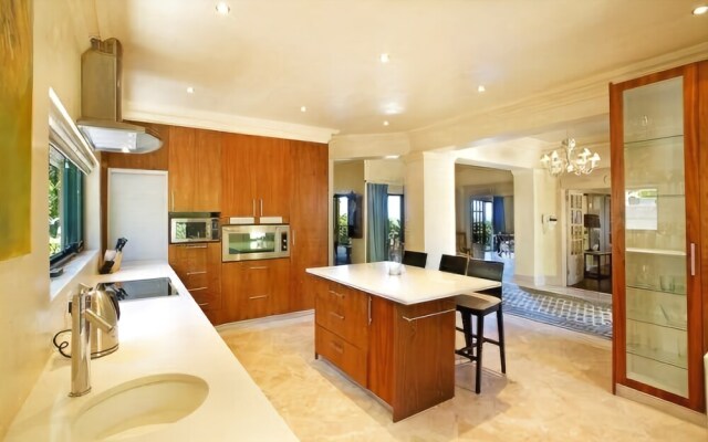 Q in Fresnaye