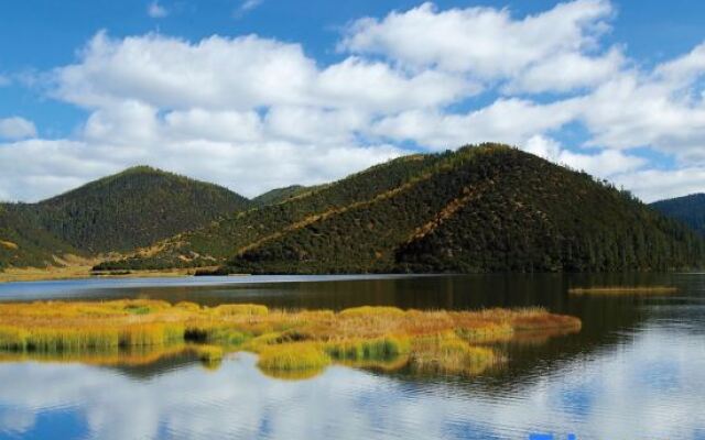 Nanfengli Homestay (Lijiang Sanyi Airport Branch)