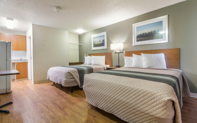 HomeTowne Studios by Red Roof Houston - Northwest