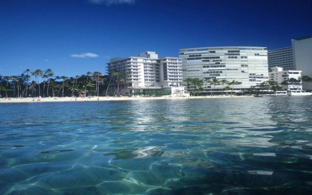 Kaimana Beach Hotel