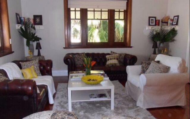 Barristers Block Vigneron Villa