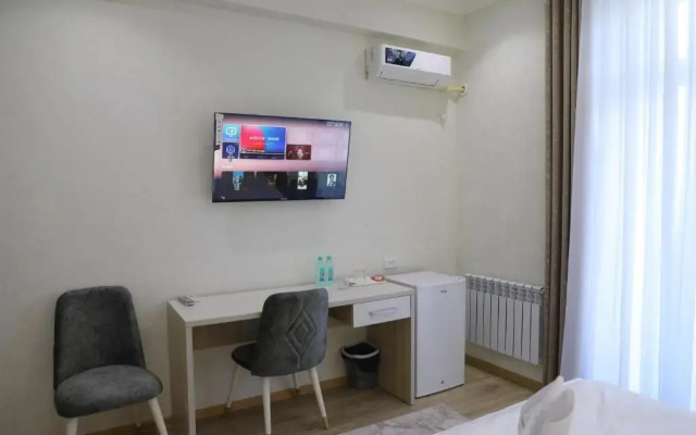 Status Hotel