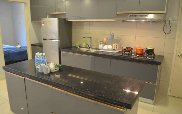 Elegant Living At loft Imago KK