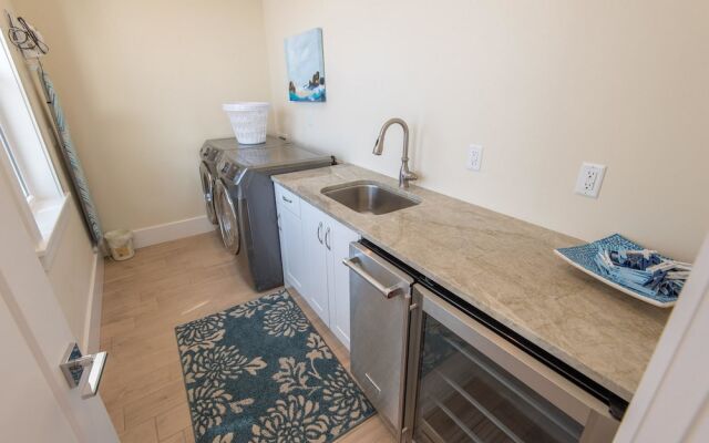 Coastal Horizons Apartment 6