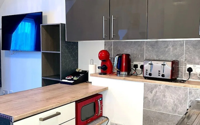 Charming 1-bed Loft Apartment in Romford
