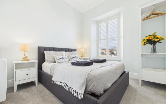 No. 6 Croft House - 1 Bedroom Apartment - Tenby