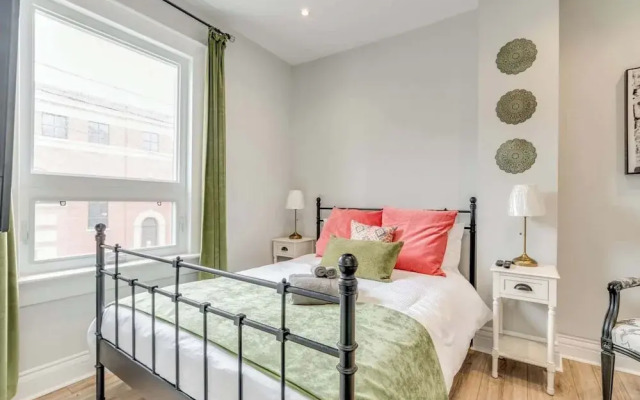 Casa Queen-Unique 2BR Suite- Leslieville