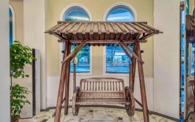 Taizhou Yunshangfenglin Hotel