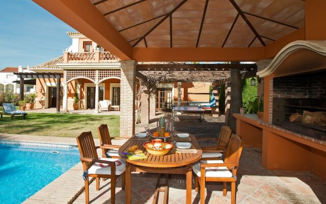 Holiday villa with 5 bedrooms, private pool, Nueva Andalucia, Marbella