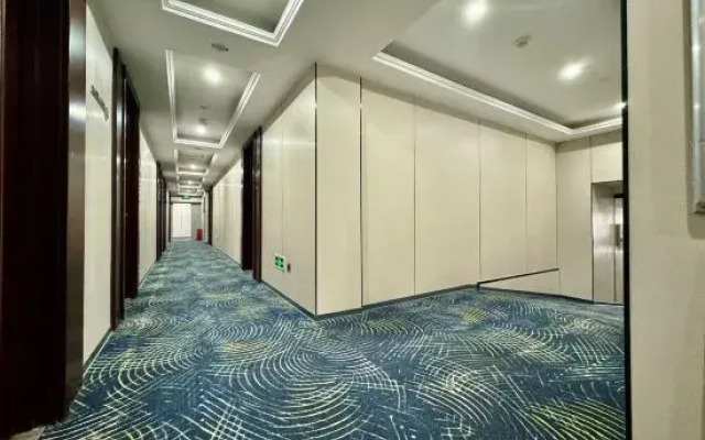 Starway Hotel