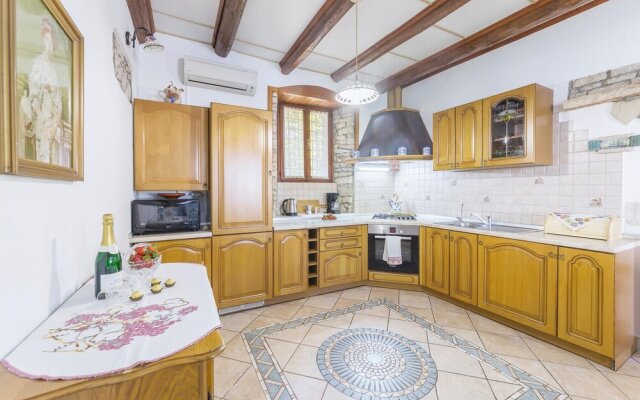 Amazing Home in Pula With 4 Bedrooms and Wifi