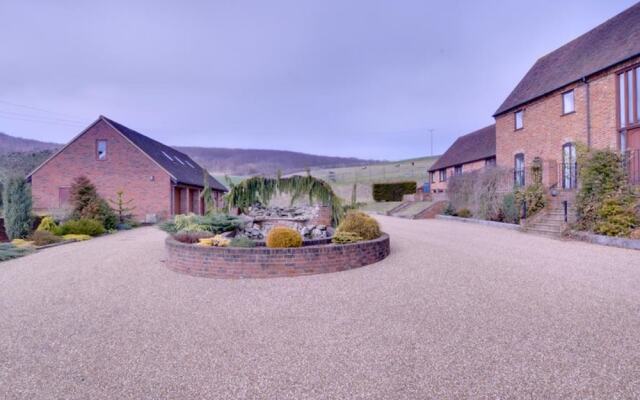 Quaint Holiday Home in Boughton Lees With Garden