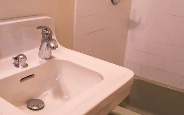 Nice - New & Clean Berkeley Studio