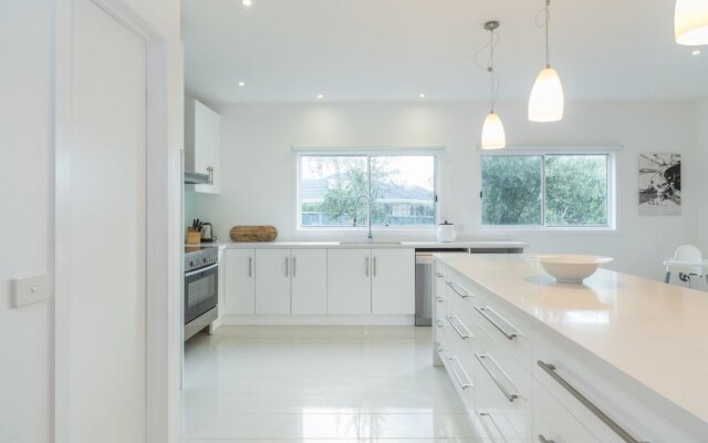 Currawong Close - Heated Pool, Home Theatre, WiFi, 4 bdrm, Pool Table
