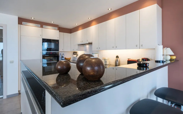 Apartment With Frontal Sea-views