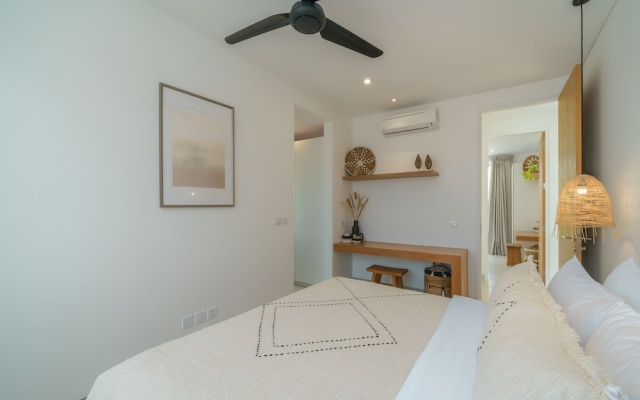 Puri Senang - Modern 4BR Pool Villa · Central Berawa · 6 min to Beach & Finns – Guest Rooms – Tibubeneng