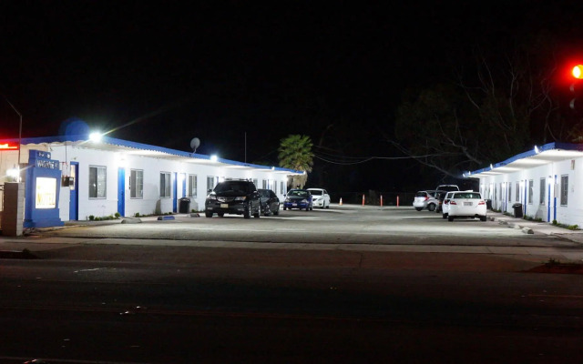 White Caps Motel