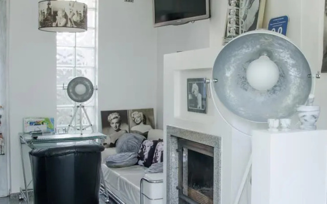 Hollywood Studio Apartments