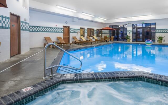 Wood River Inn & Suites