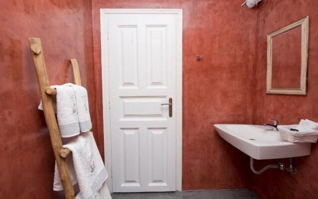 Anixi Lounge Suites - Adults Only