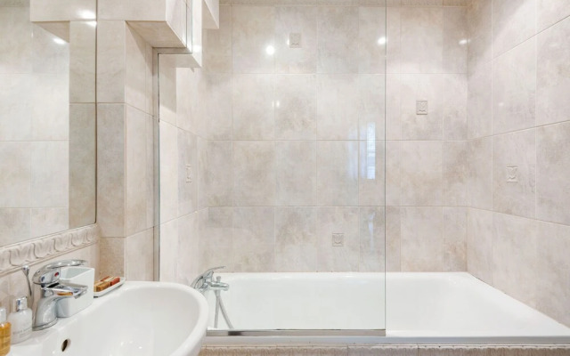 Colourful West Kensington Home Close to Earls Court