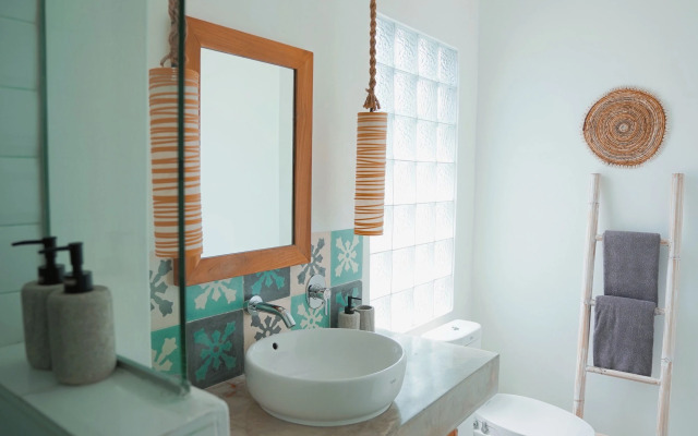 Seaesta Komodo Hotel & Hostel