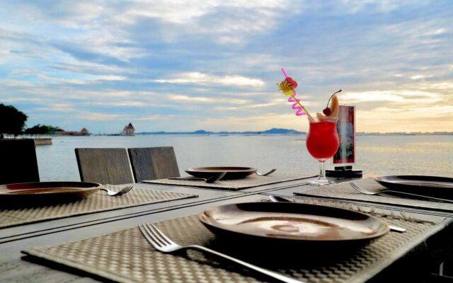 The Loft Seaside Sriracha