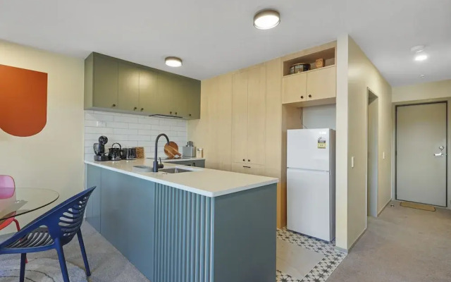 Super Chic Apt nr Albany Mall - Carpark