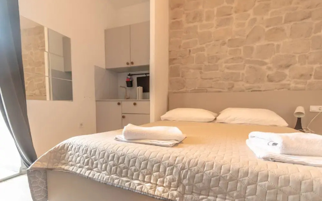 City Center Studio Apartments L&B