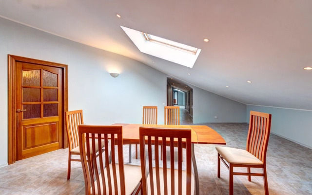 Luxury 3-bedroom apartment Gonchara