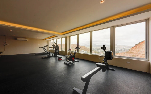 Luxe Mtn Top Retreat w/ Pool Access & Sea View!