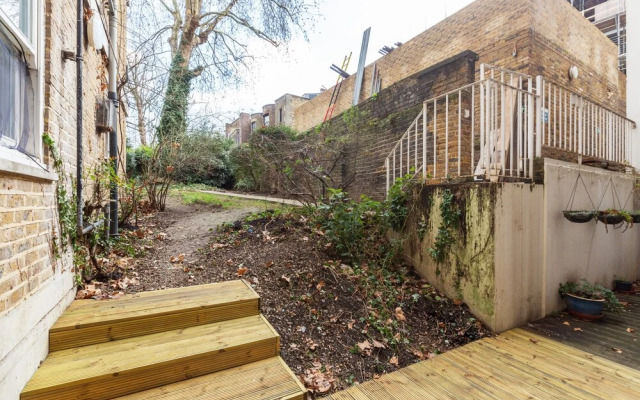 Beautiful 2 Bedroom Garden flat