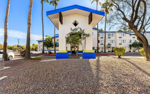 Days Inn & Suites by Wyndham Mesa Near Phoenix