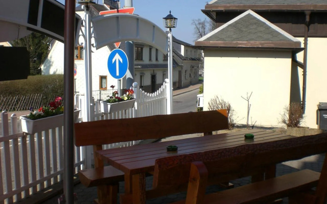 Gasthaus und Pension Zur Wartburg