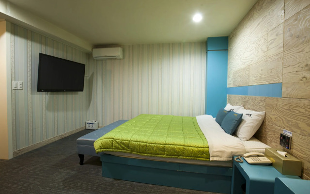 Max Motel