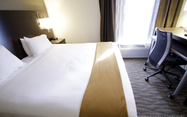 Holiday Inn Express Hotel & Suites Colby