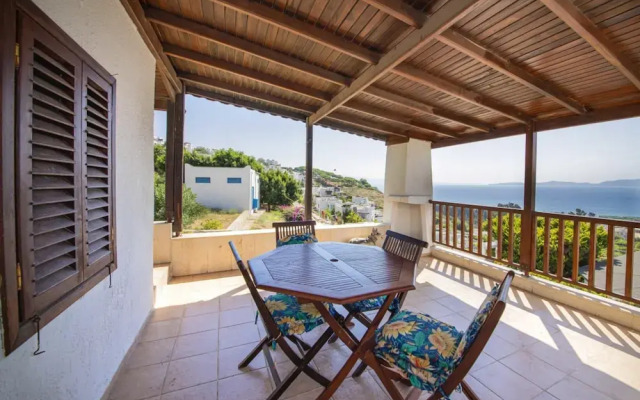 Comfy Villa With Shared Pool and Terrace in Bodrum
