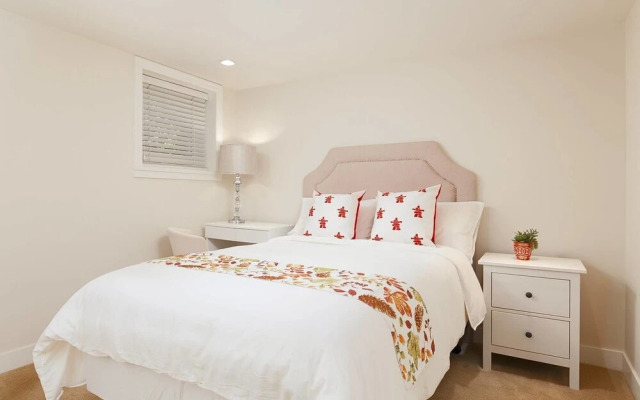 Cozy 3 Bedroom Suite near Queen Elizabeth Park