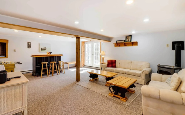 Spacious Pocono Lake House Near Skiing & Swimming!