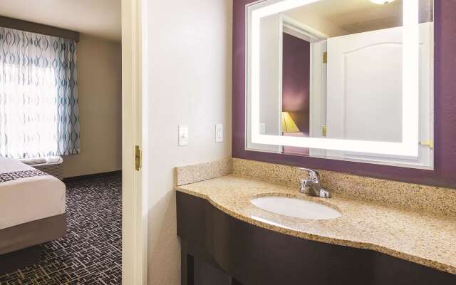 La Quinta Inn & Suites by Wyndham Bowling Green